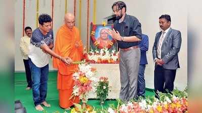 ಯುವ ಸಮೂಹ ಉತ್ತಮ ಗುರಿಯೊಂದಿಗೆ ಮುನ್ನೆಡೆಯಿರಿ