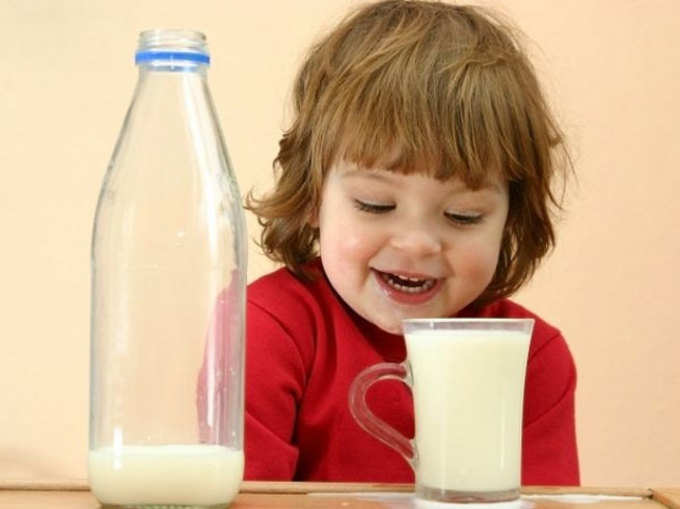 किस उम्र में कितना दूध