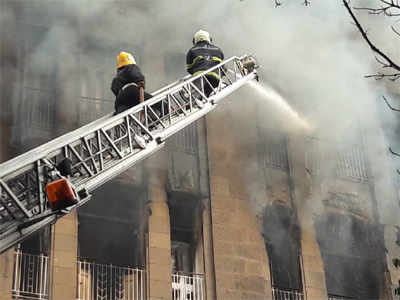 Mumbai Fire: आयकर कार्यालयात आग