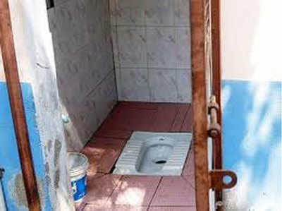 लखनऊ में शौचालय न‍िर्माण का पैसा हजम कर गए 2500 लोग
