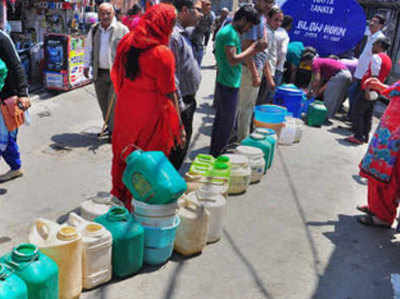 शिमला में पानी की किल्लत, सरकार के खिलाफ प्रदर्शन जारी