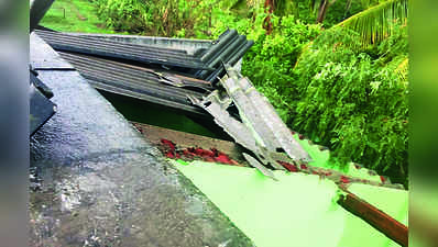 ಭಾರಿ ಮಳೆಗೆ ಒಡೆದ ಕೆರೆ ಏರಿ