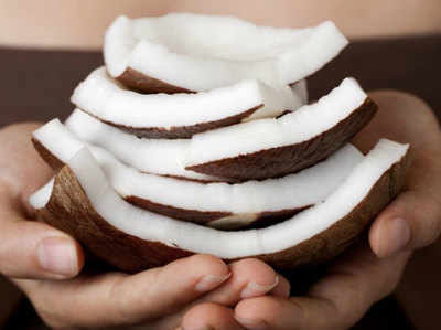 गर्मियों में शरीर को ठंडा रखना है, रोज सोने से पहले खाएं नारियल