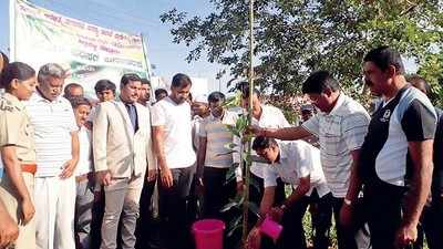 ರೇಷ್ಮೆ ನಗರಿಯಲ್ಲಿ 1 ಲಕ್ಷ  ಸಸಿ ನಾಟಿಗೆ ಚಾಲನೆ