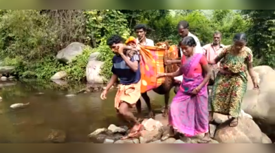 ഗർഭിണിയെ ആശുപത്രിയിൽ എത്തിച്ചത് തോളിൽ ചുമന്ന്