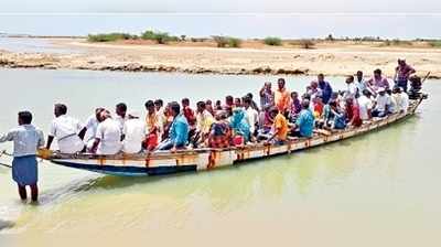 మరో పడవ ప్రమాదం.. 30 మందికి త్రుటిలో తప్పిన ముప్పు!