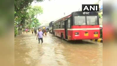 मुंबई में भारी बारिश के बाद जलभराव से परेशान हुए लोग, अगले दो दिन का अलर्ट जारी