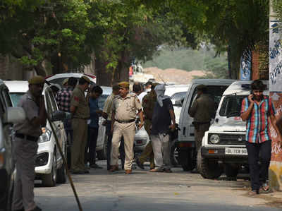 दिल्ली एनकाउंटर: घायल 8 पुलिसकर्मियों की हालत खतरे बाहर