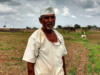 पीककर्ज देण्यात बँकाचा हात आखडता