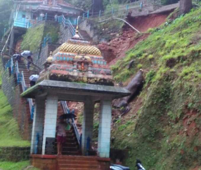 ಗುಡ್ಡ ಕುಸಿತ: ಭಕ್ತರಲ್ಲಿ ಆತಂಕ