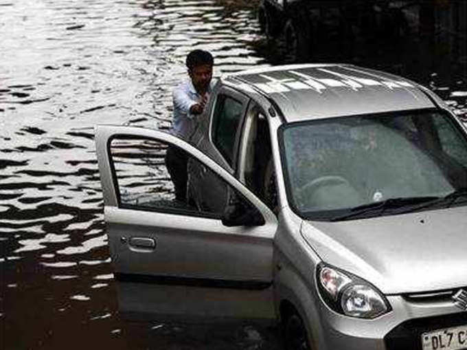 कार में फंस जाएं तो...