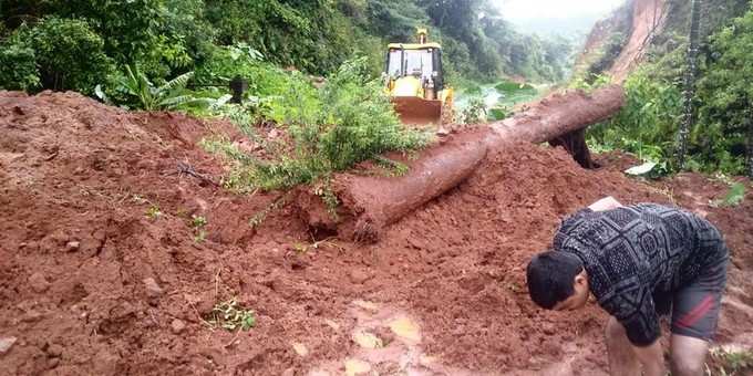 ಚಾರ್ಮಾಡಿ ಘಾಟ್‌ ಬಳಿ ಮರ ಕುಸಿತ