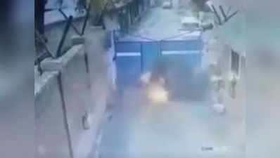 विडियो: अनंतनाग में ग्रेनेड फेंकते आतंकी CCTV में कैद