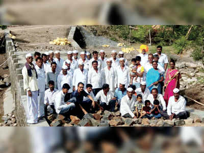 लोकवर्गणीतून गावाने बांधला पूल