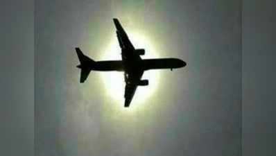 वाराणसी: रनवे पर आमने-सामने आए दो विमान, पायलट ने इमर्जेंसी ब्रेक लगाकर टाला हादसा