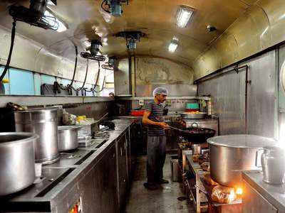 रेलवे के किचन में कैसे बन रहा है खाना, अब लाइव विडियो देख सकेंगे यात्री