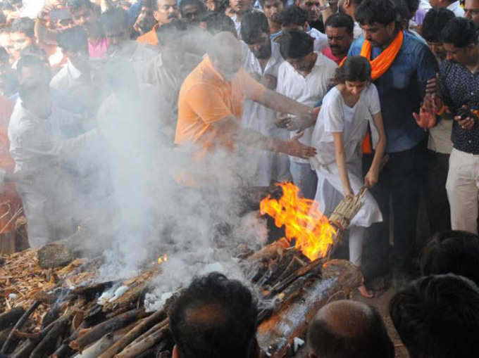 BHAIYYUJI MAHARAJ CREMATION 2