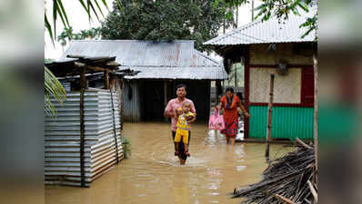बाढ़-बारिश से असम, त्रिपुरा और मणिपुर में भारी तबाही, हजारों बेघर, 4 ट्रेनें रद्द