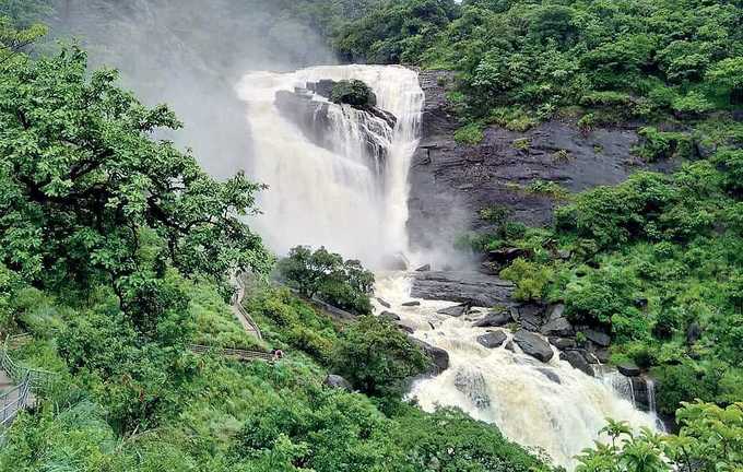 మల్లాలి జలపాతం, సోమ్వారపేట్, కొడగు