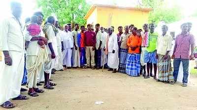 ನಾನಾ ಸೌಕರ್ಯಕ್ಕೆ ಆಗ್ರಹಿಸಿ ಪ್ರತಿಭಟನೆ