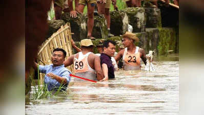 मणिपुरः सीने तक पानी में उतरकर आईएएस ने लोगों को बचाया, दिग्गजों ने जमकर सराहा