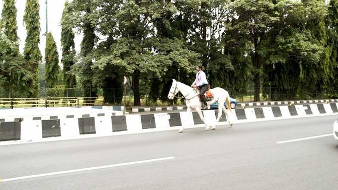 ಜನರ ಗಮನ ಸೆಳೆದ ಬೆಂಗಳೂರಿನ ಟೆಕ್ಕಿ