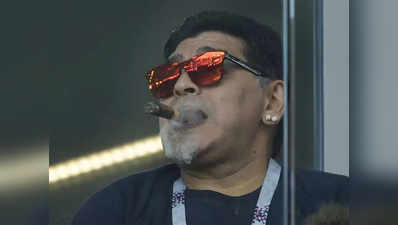 फीफा विश्व कप 2018: स्टेडियम में सिगार पीते नजर आए डिएगो माराडोना, फिर दी सफाई