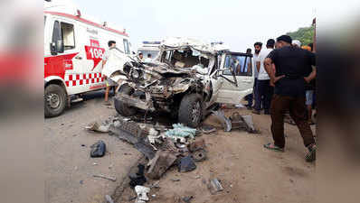 अमृतसरः खड़े ट्रक से टकराई एसयूवी, दो परिवारों के 7 लोगों की मौत