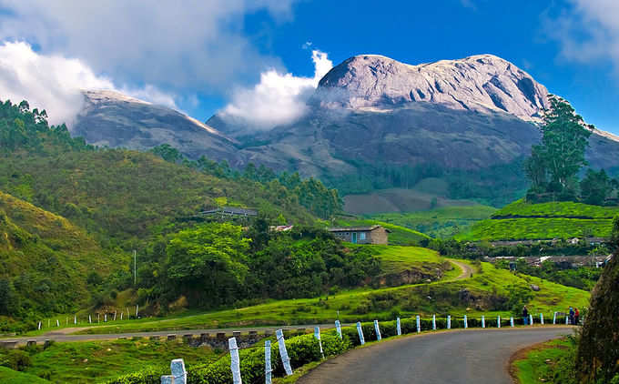 1024px-Munnar_hillstation_kerala