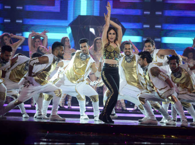 करीना ने मिस इंडिया के मंच पर धमाकेदार परफॉर्मेंस दिया