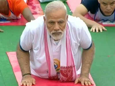 International Yoga Day : १५ हजार फूट उंचीवर वायू पद्मासन