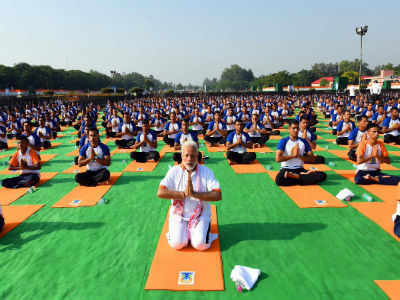 International Yoga Day: योग दुभंगलेला समाज-कुटुंब जोडतो: मोदी