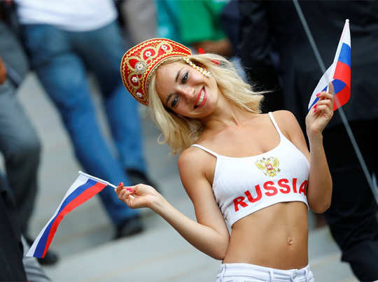 फीफा विश्व कप 2018: रूस की सबसे सेक्सी फैन का खुला राज, जानें कौन है वह 