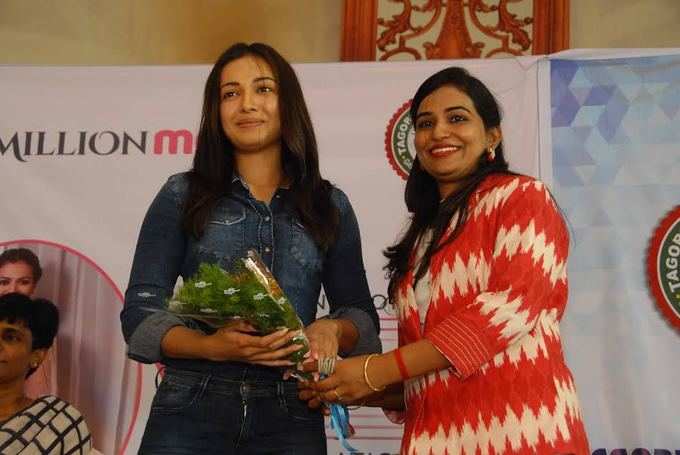 Catherine Tresa graced  Intl Yoga Celebrations