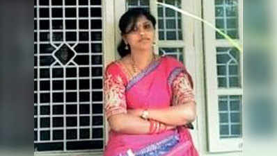कर्नाटक: बीजेपी विधायक की पूर्व प्रेमिका का ऑफिस में हंगामा, बोली- प्यार किया है, छोड़ूंगी नहीं