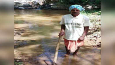 ओडिशा के माउंटेन मैन ने तीन साल तक तोड़ा पहाड़, गांव को पानी देने के लिए बना दी नहर
