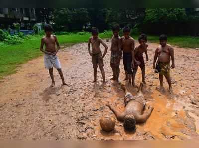 അർജന്‍റീനയുടെ വിജയത്തിനായി കലൂരിൽ മഡ് ഫുട്ബോൾ