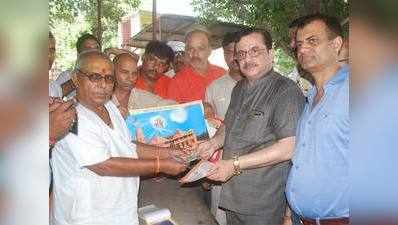 अयोध्या में राम मंदिर के लिए वसीम रिजवी ने दिया 10 हजार रुपये दान