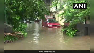 മുംബൈ നഗരത്തിൽ കനത്ത മഴ: മരണം മൂന്ന്