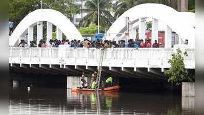 கூவம் ஆற்றில் விழுந்தவரை மீட்கும் பணி தீவிரம்