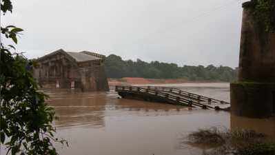 ಬಂಟ್ವಾಳ ಸಮೀಪ ಸೇತುವೆ ಕುಸಿತ: ತಪ್ಪಿದ ಅನಾಹುತ