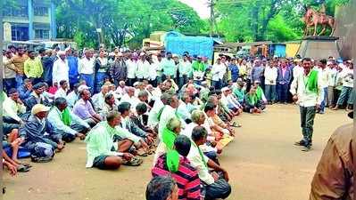 ಗಣಪತಿ ಕುಟುಂಬಕ್ಕೆ ನ್ಯಾಯ ಒದಗಿಸಲು ರೈತರ ಆಗ್ರಹ:ರಸ್ತೆ ತಡೆ