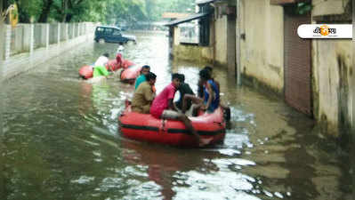 Kolkata Waterlogged: রেকর্ড বর্ষণে জলের তলায় শহর, রাত থেকে আরও বৃষ্টি!