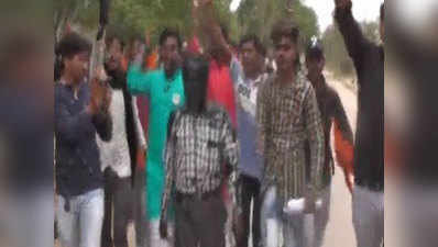 कच्छ: शिक्षक के चेहरे पर कालिख पोत ABVP ने निकाला जुलूस