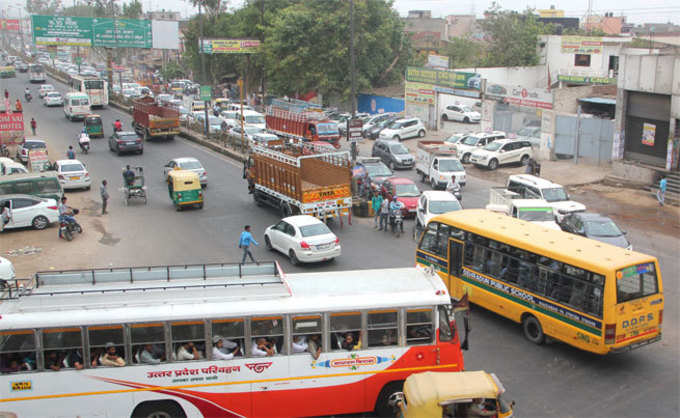 ಹೆದ್ದಾರಿ ಸಂಚಾರ ಅಸ್ತವ್ಯಸ್ತ