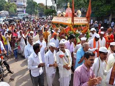 संत मुक्तार्इ राम पालखीचे पंढरपूरकडे प्रस्थान