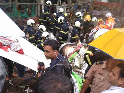 Mumbai Plane Crash: मुंबईत विमान कोसळून ५ ठार