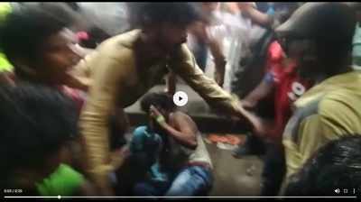 சென்னை: குழந்தை கடத்தல் வதந்தியால் 2 பேரை சரமாரியாக தாக்கிய மக்கள்