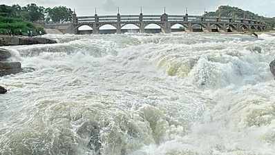 Mettur Dam Water Level: 60 அடியை தொட்ட மேட்டூா் அணை நீா்மட்டம்: விவசாயிகள் மகிழ்ச்சி