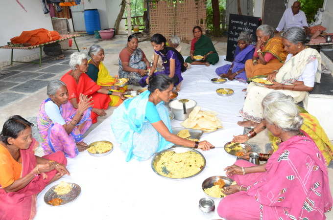 Food_Donation_to_Deprived_OldAgePersons_India_Large